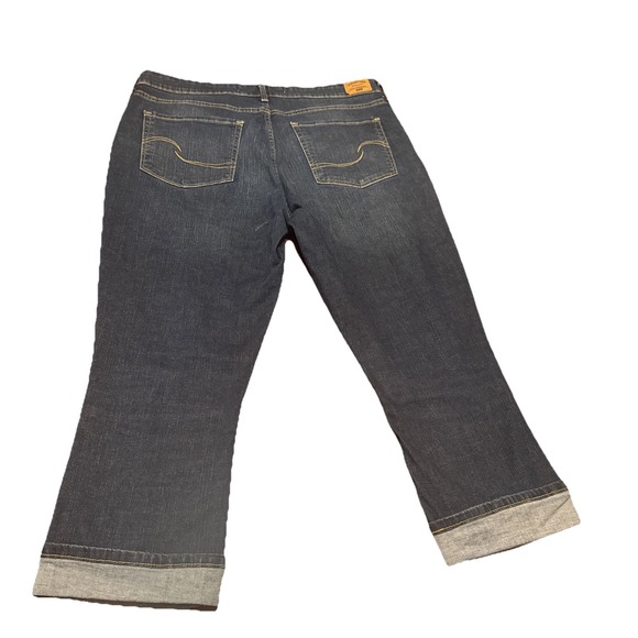 Levi Strauss Signature Gold Women's Mid Rise Capri‎ Jeans Dark Wash Sz 16 W33 - Picture 7 of 8